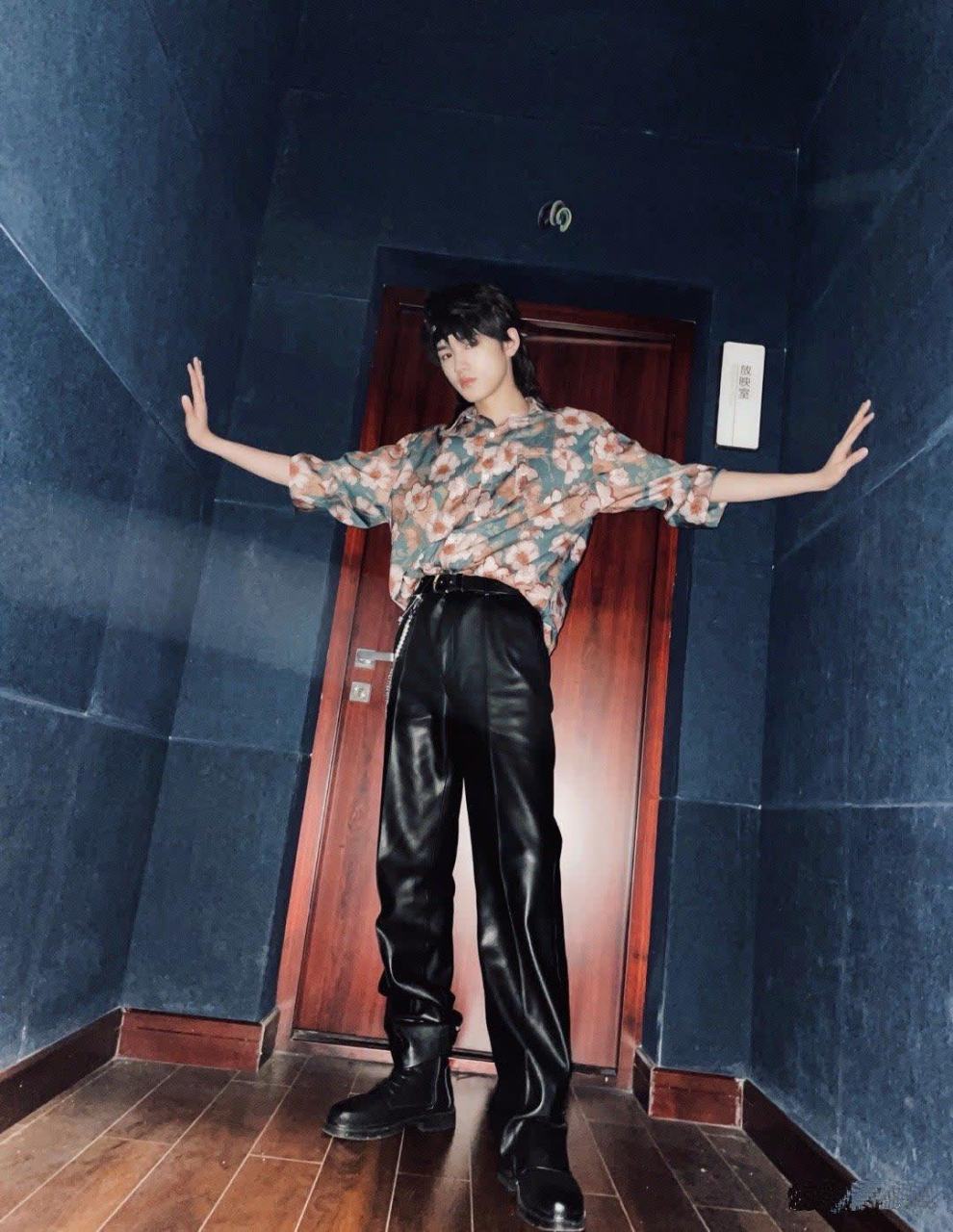 宋亚轩的大长腿真长!