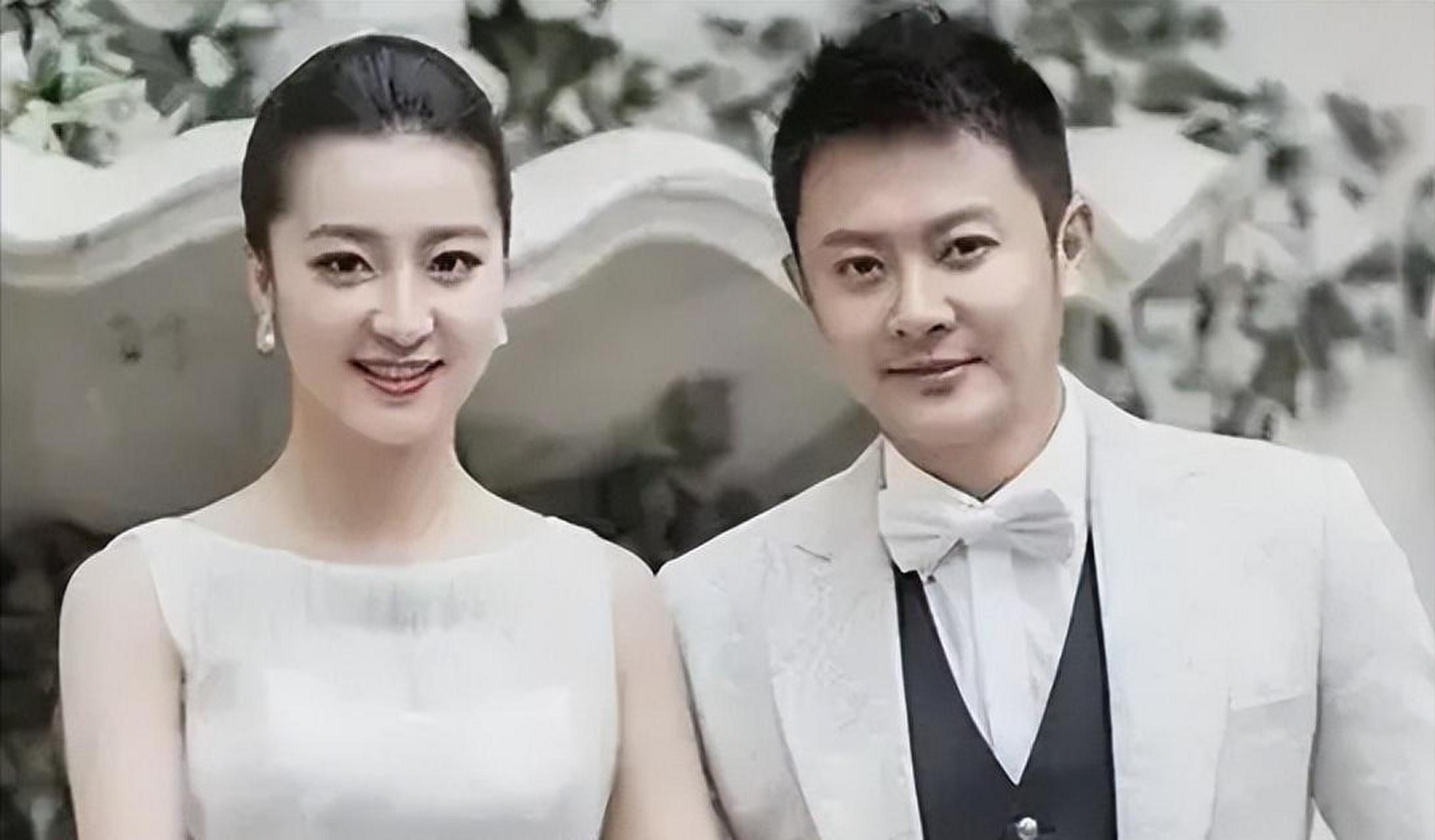 2014年,印小天向哈琳娜求了婚,哈琳娜说:"我是硕士学历,家族企业,愿意