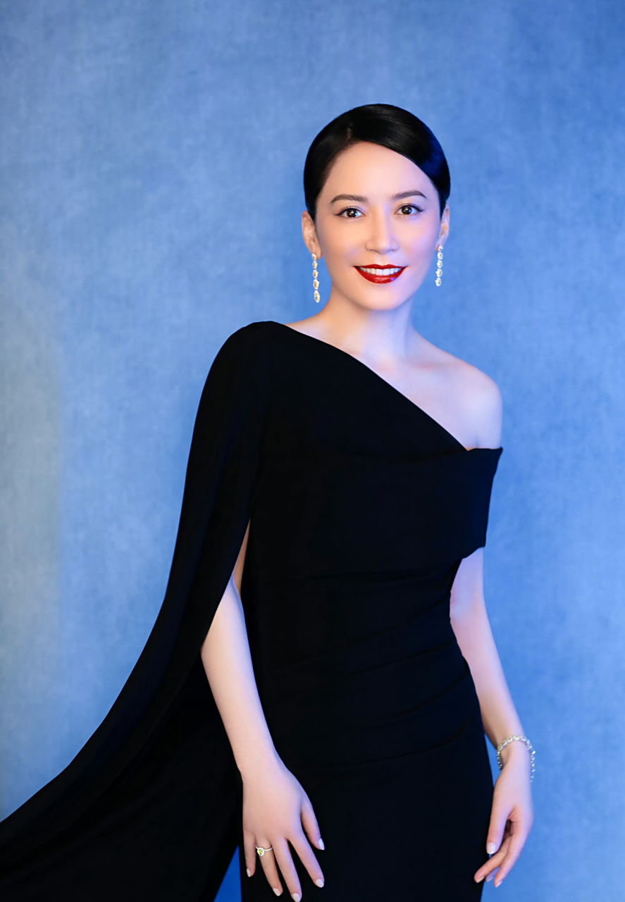 俞飞鸿黑色露肩礼服,彰显端庄大气之美!