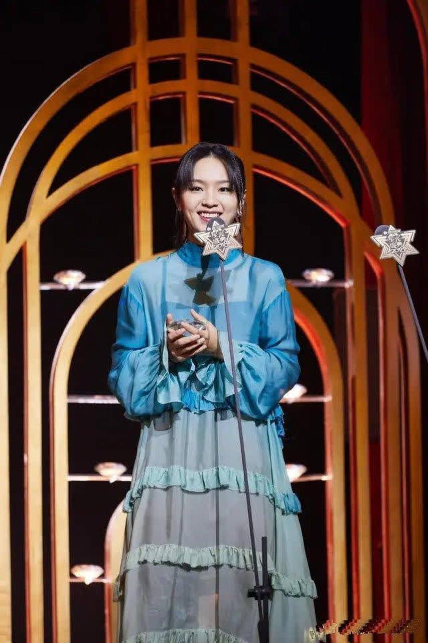 周笔畅李宇春再同框