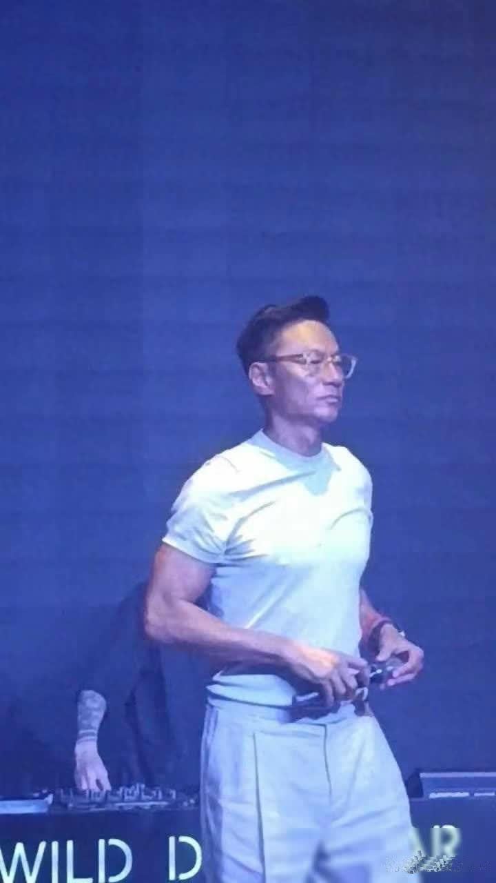 林俊贤年轻时好帅