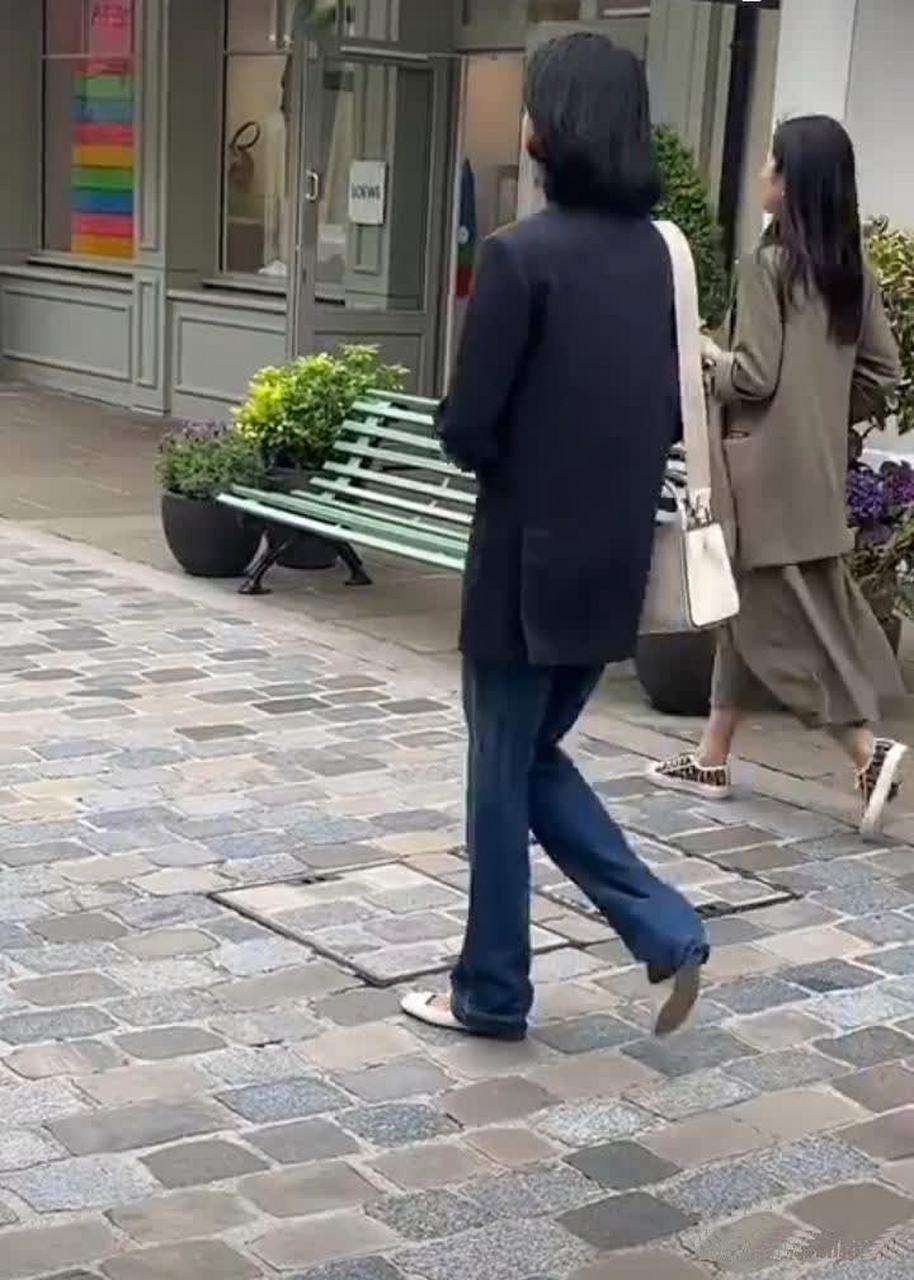 关晓彤像以前的女干部