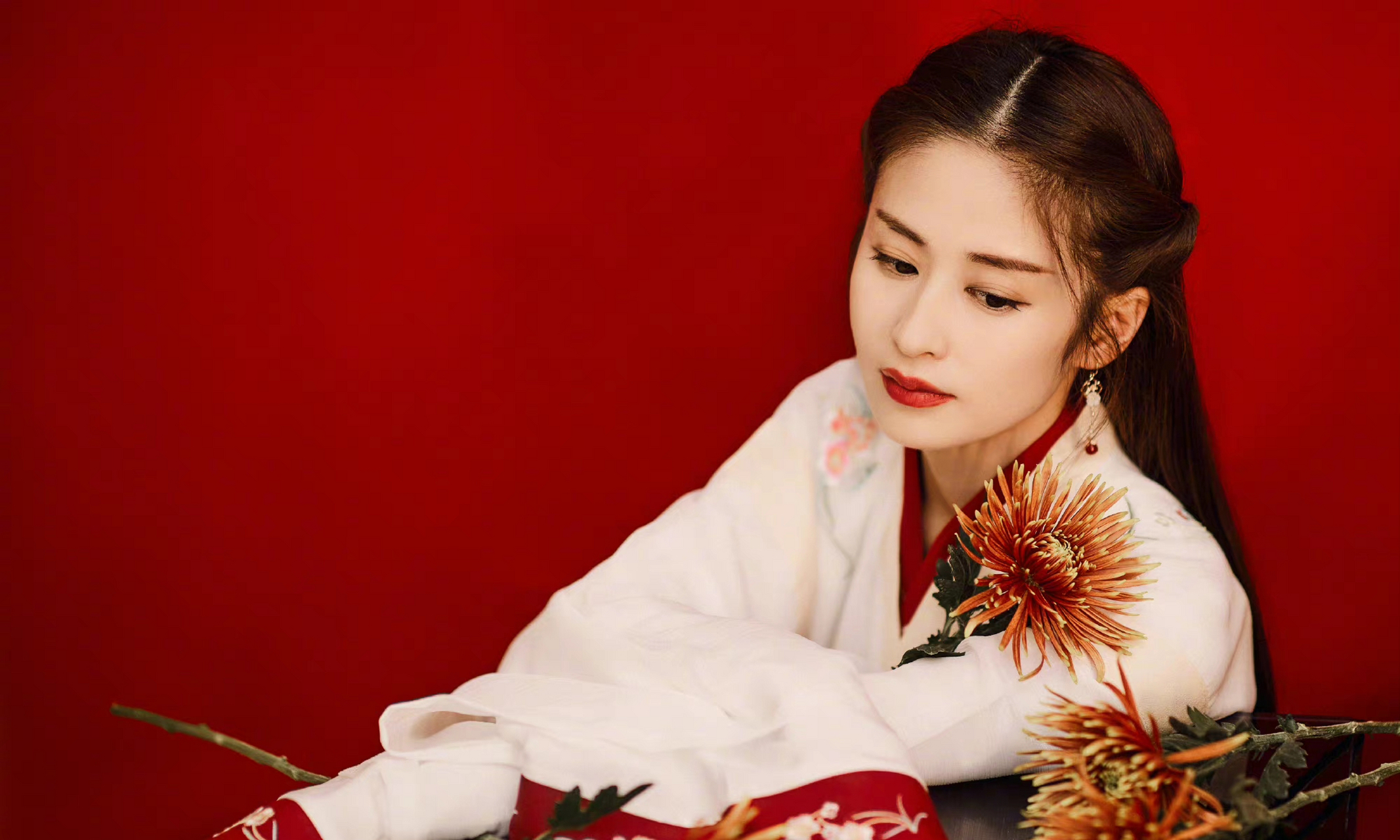 颖儿的中国风穿搭,很有气质.