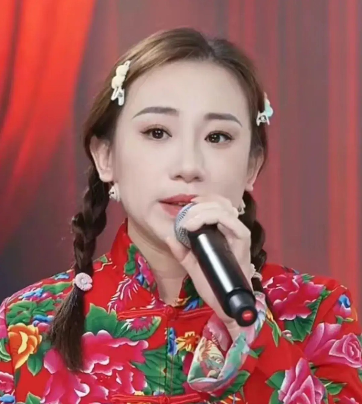 丫蛋原名吕品,她已经3个孩子,她的第一任丈夫是王金龙,两人于 2009 年