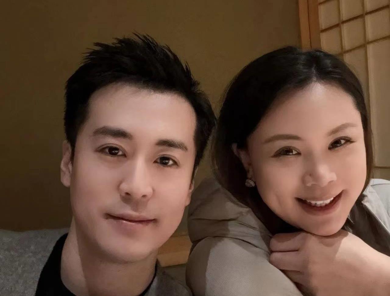 曾春蕾二胎后罕见现身!身材丰腴,体态丰满,丈夫开学校年入千万