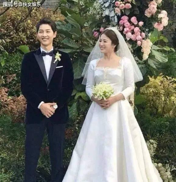 宋仲基英籍娇妻二胎喜讯传来,造娃能力不逊色,前妻宋慧乔离婚原