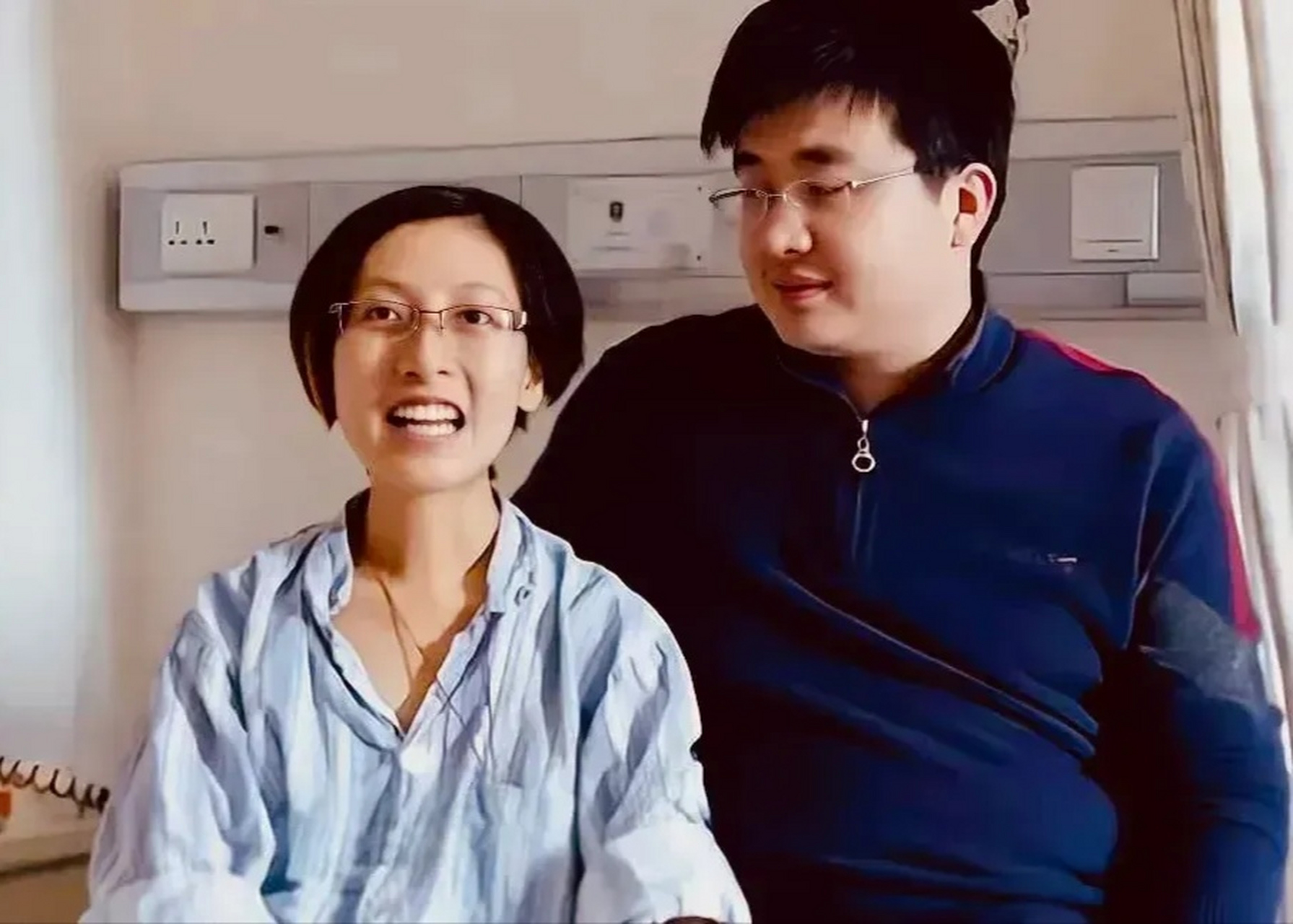 "  张丽君与丈夫韩诗俊是大学校友,一毕业就领证