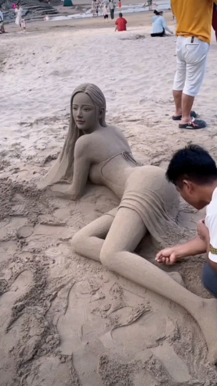 沙雕少女:浙江温州海滩沙雕艺术