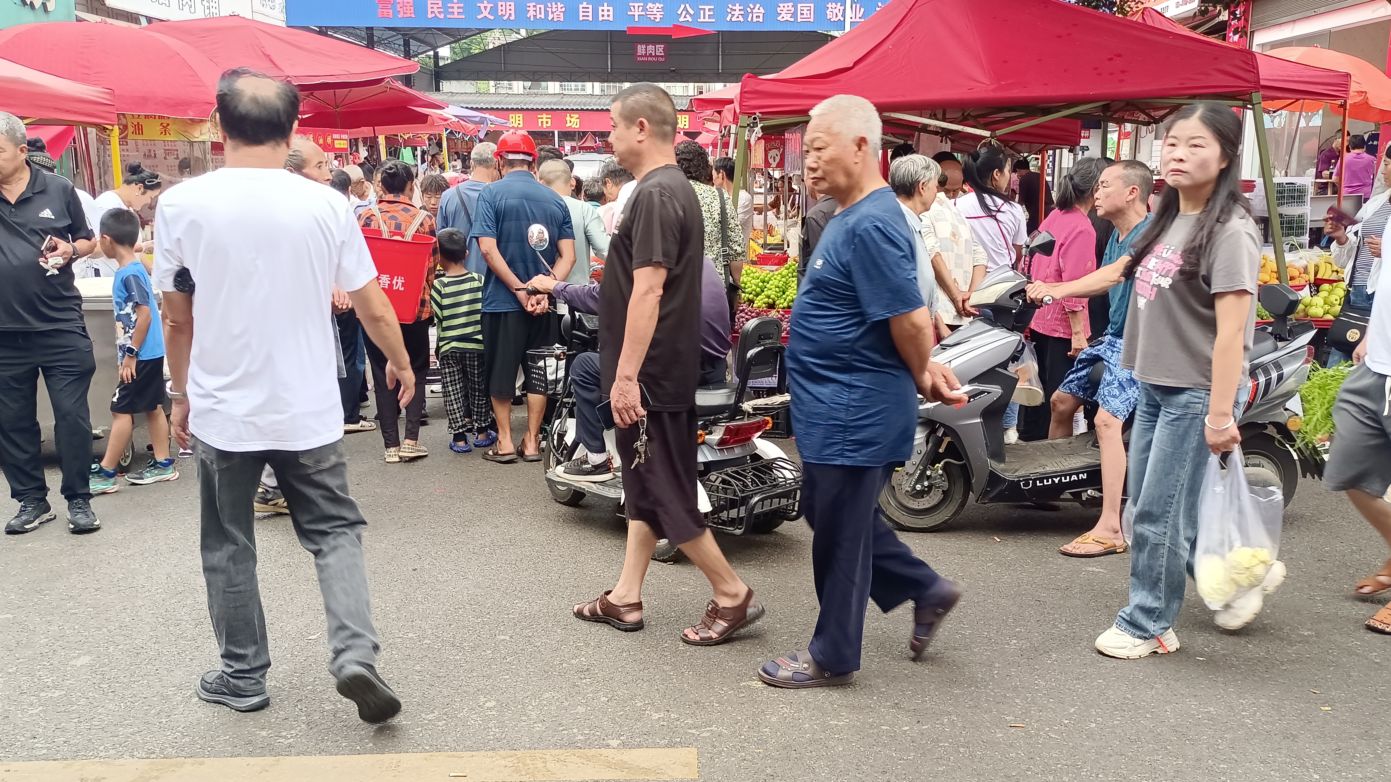 动态夏日征集令# 贵州农村人赶集是什么样子的?