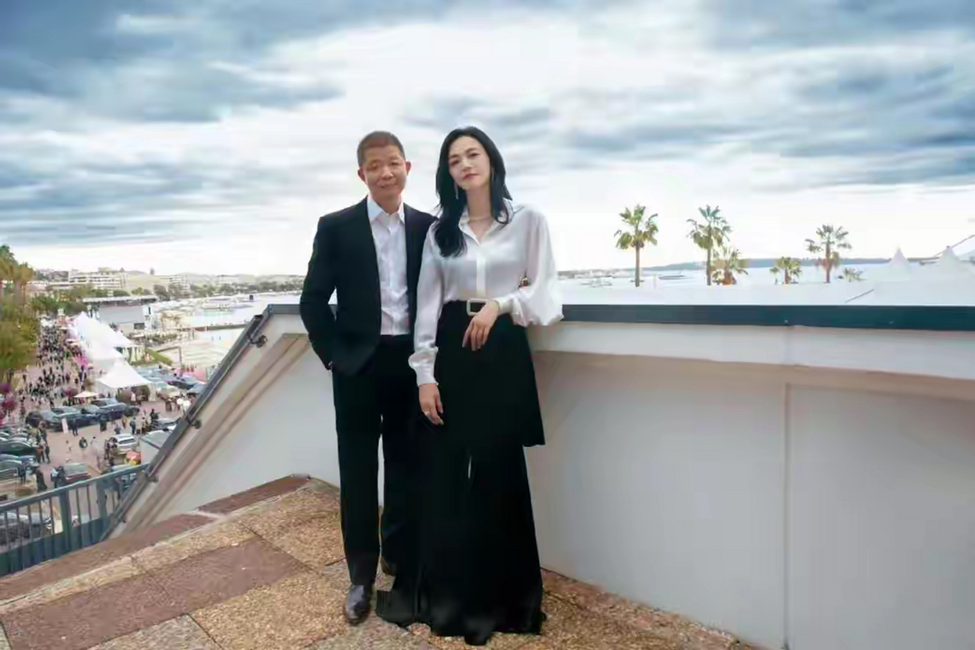 大嘴姚晨携丈夫赴戛纳,难得简洁有了国际范,丈夫似保镖太不般配?