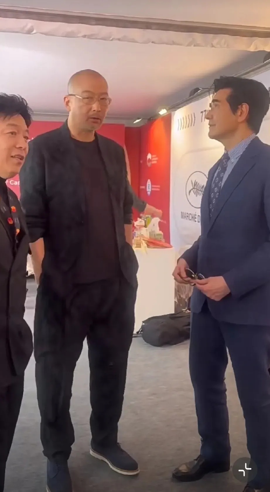 [捂脸]  管虎1m9,费翔1m91,黄渤1m72 我相信费翔年轻的时候肯定是1m91