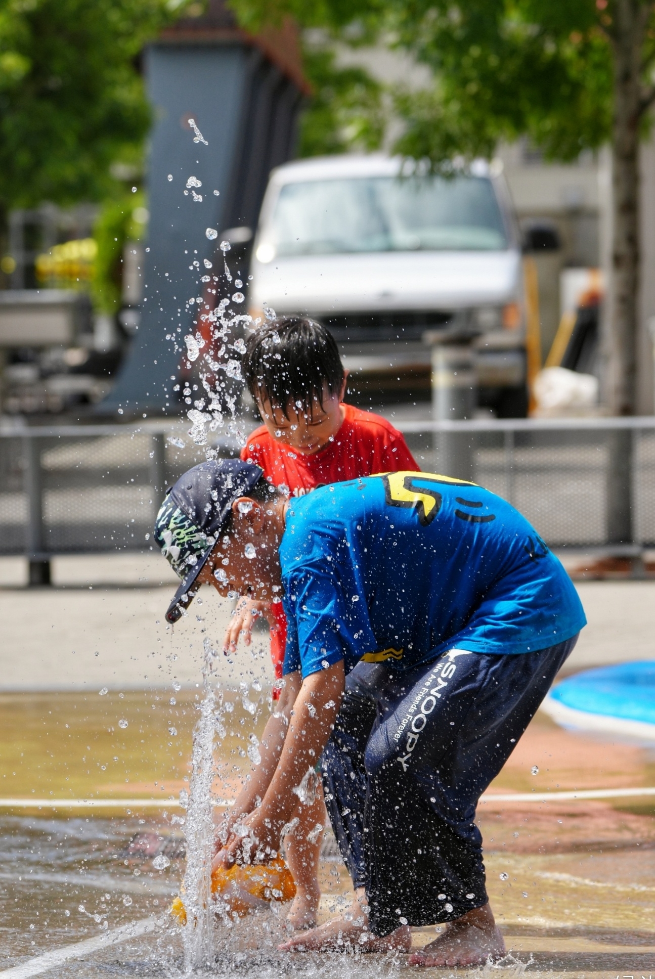 面对日益严峻的经济环境,公司裁员潮波及了众多员工