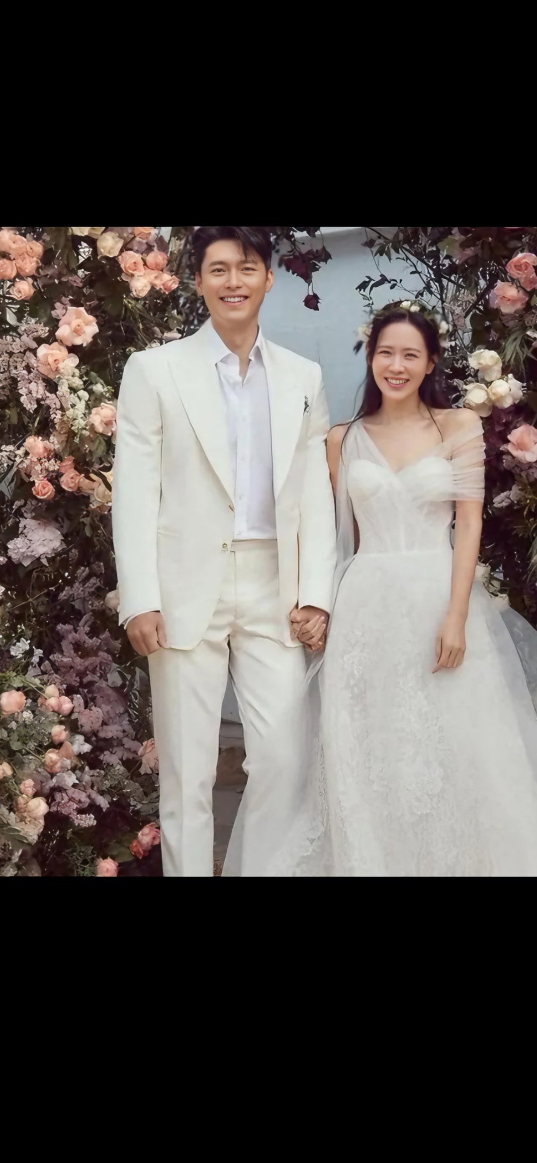 玄彬,五官立体精致,棱角分明,微笑的时候迷人至极.