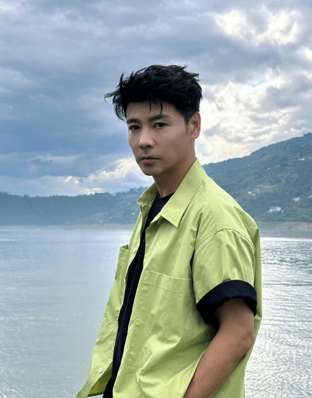 张晋回重庆,都50岁了还一身腱子肉,厉害了.