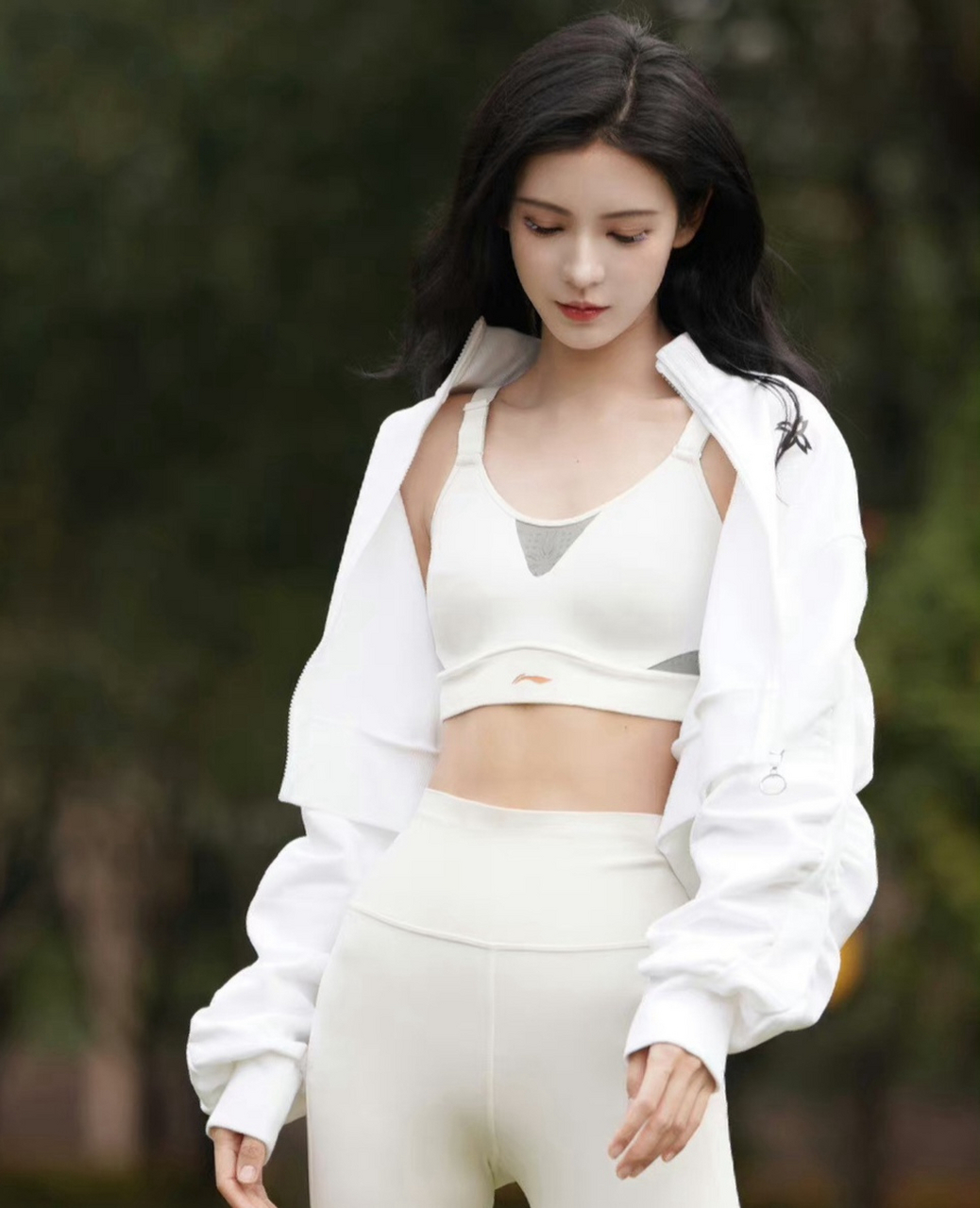 张予曦,练瑜伽,好身材自然显露,曲线如同完美的弧线,优雅而性感,细腰