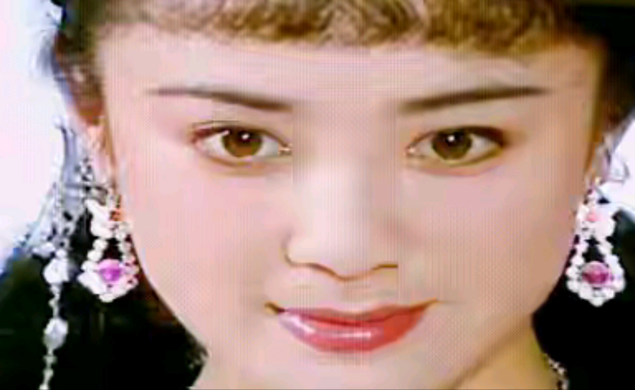 1990年,郭信玲导演筹拍电视剧《封神榜》,原定的饰演苏妲己的女演员