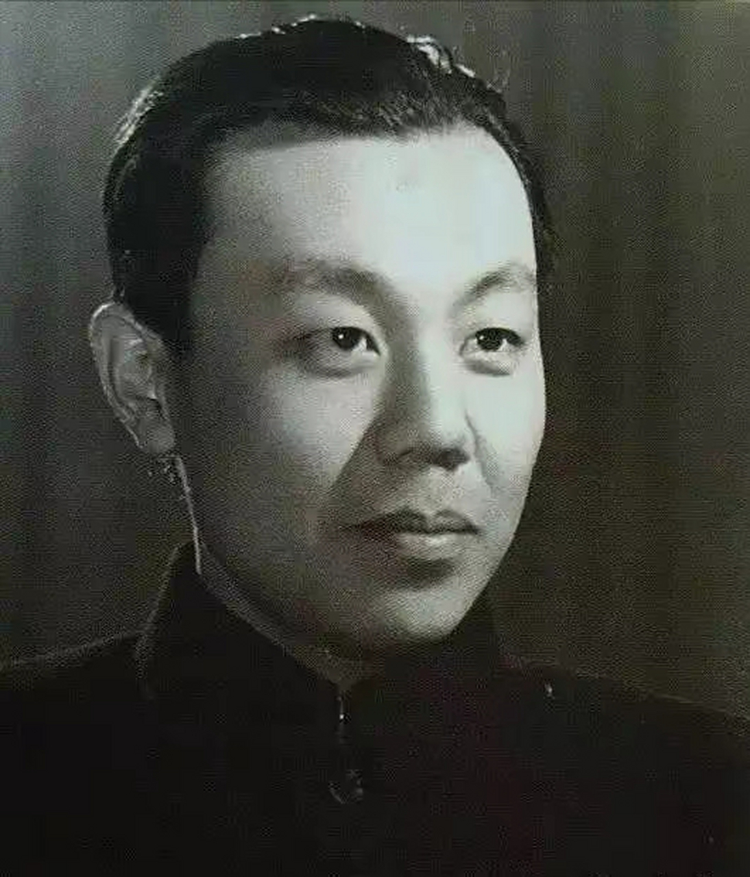 王孝忠这位老演员,大家对他最熟悉的角色可能就是在《地道战》中他