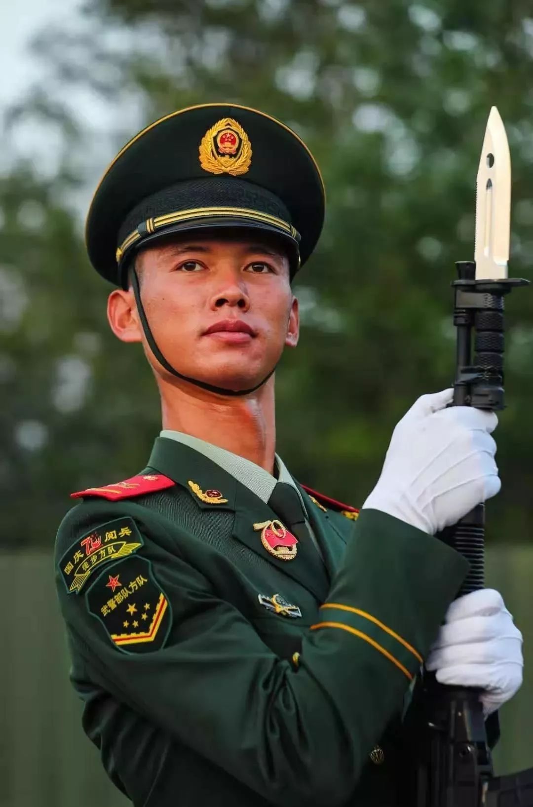 我国国旗护卫队十大擎旗手