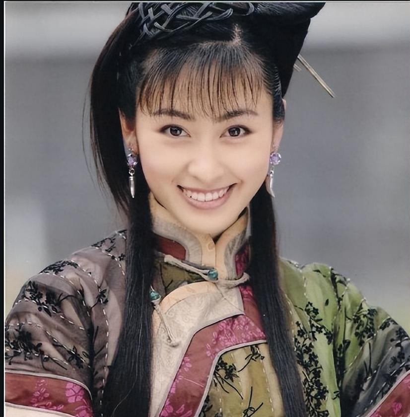 军艺校花王雅琦,被大25岁张铁林抛弃后,嫁专业"坏蛋"幸福圆满