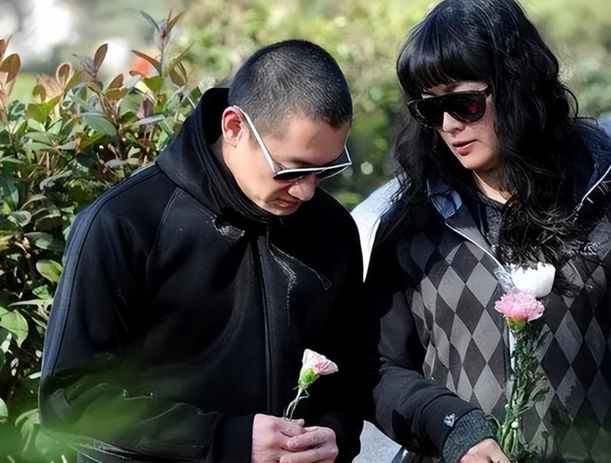 演员李钰:方瑜扮演者,33岁去世穿婚纱下葬,如今男友已结婚生子