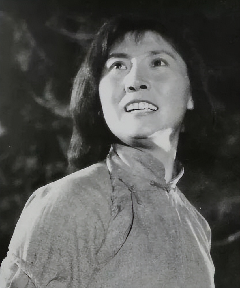《苦菜花》美丽娟子,葬礼上两任丈夫都不来,侄子:一生追爱不得