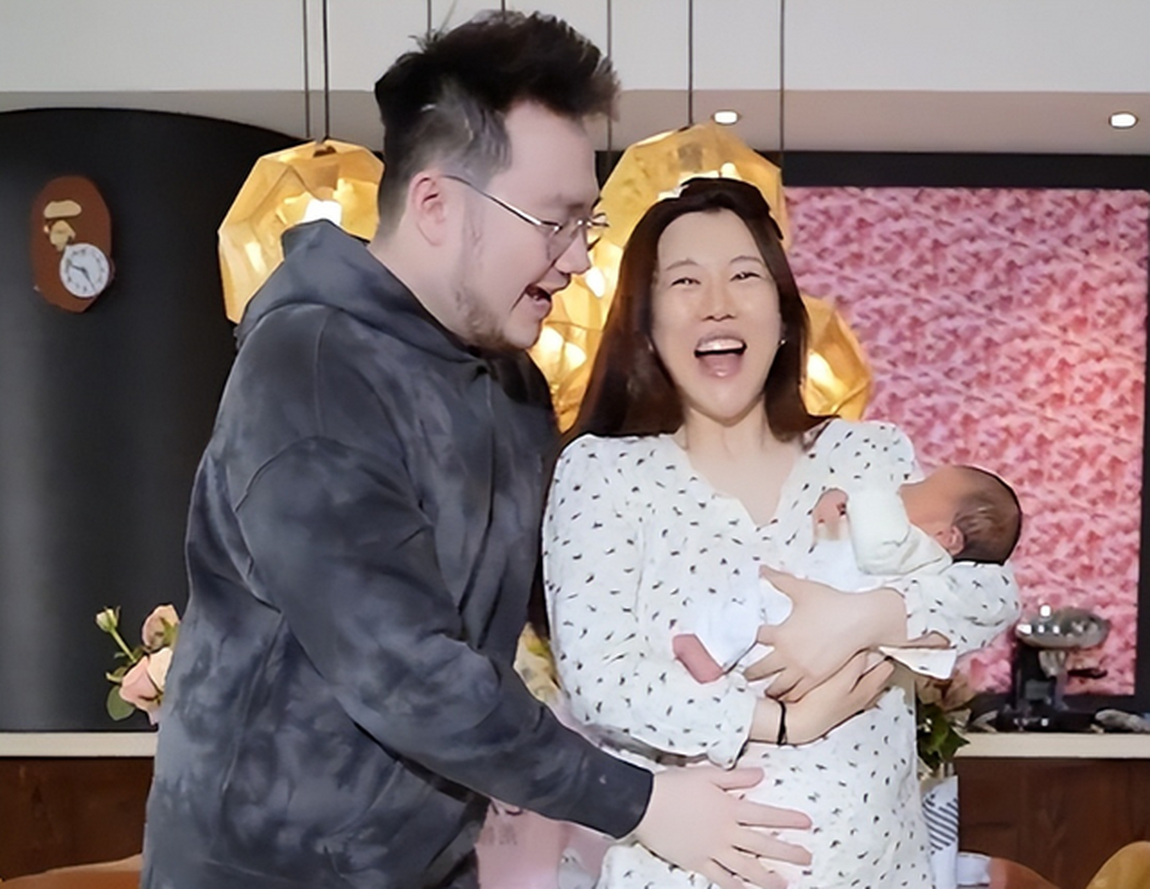 英达和宋丹丹离婚25年,不和亲儿子巴图联系.