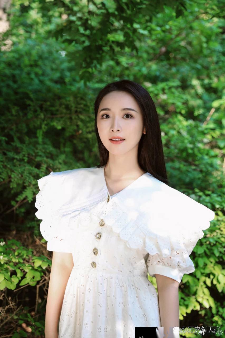 演员李曼,气质十分出众