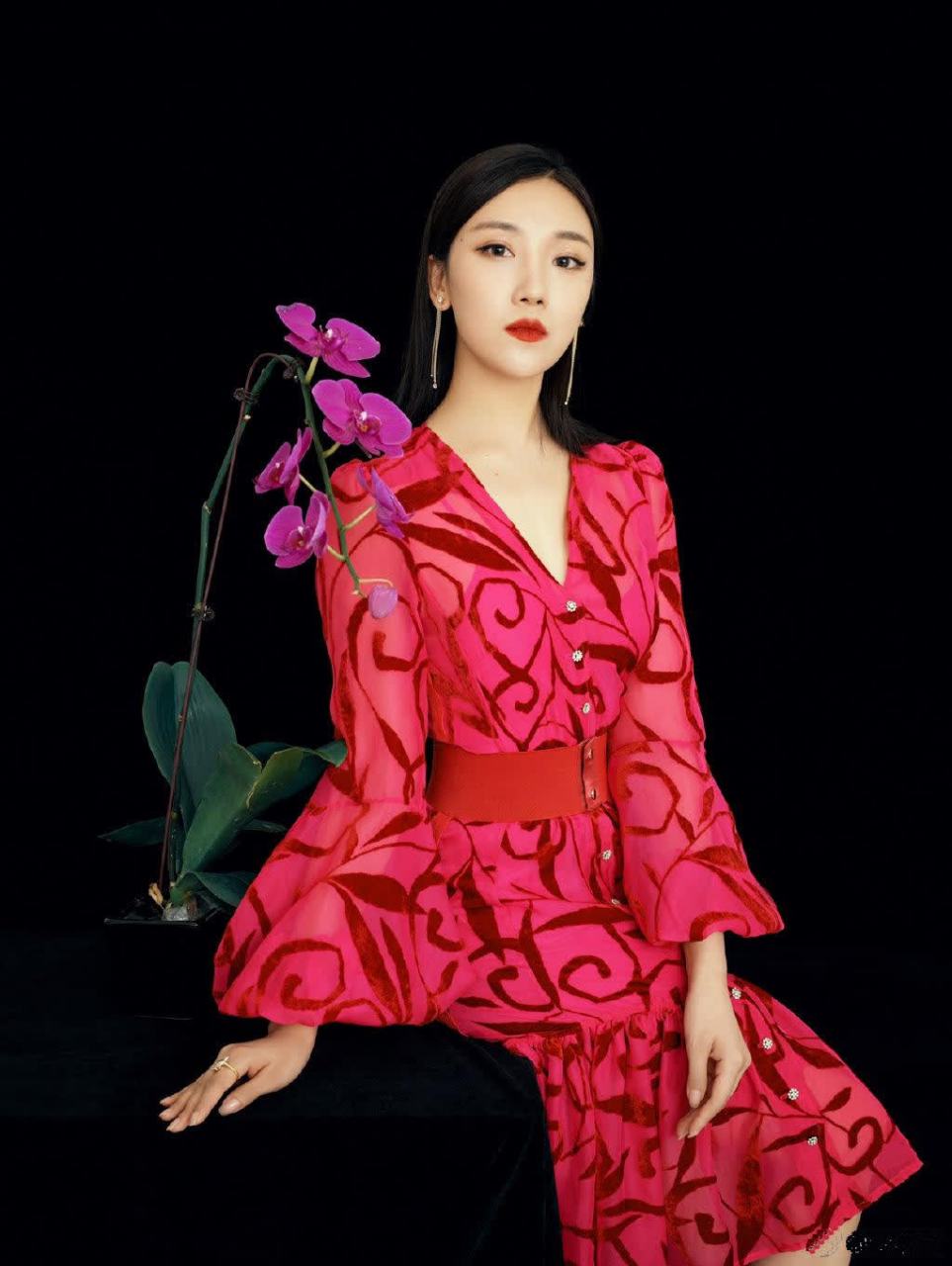 菅纫姿,大红时尚之美