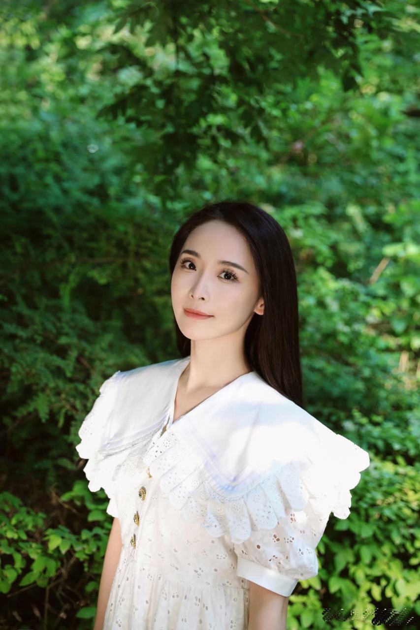 演员李曼,气质十分出众