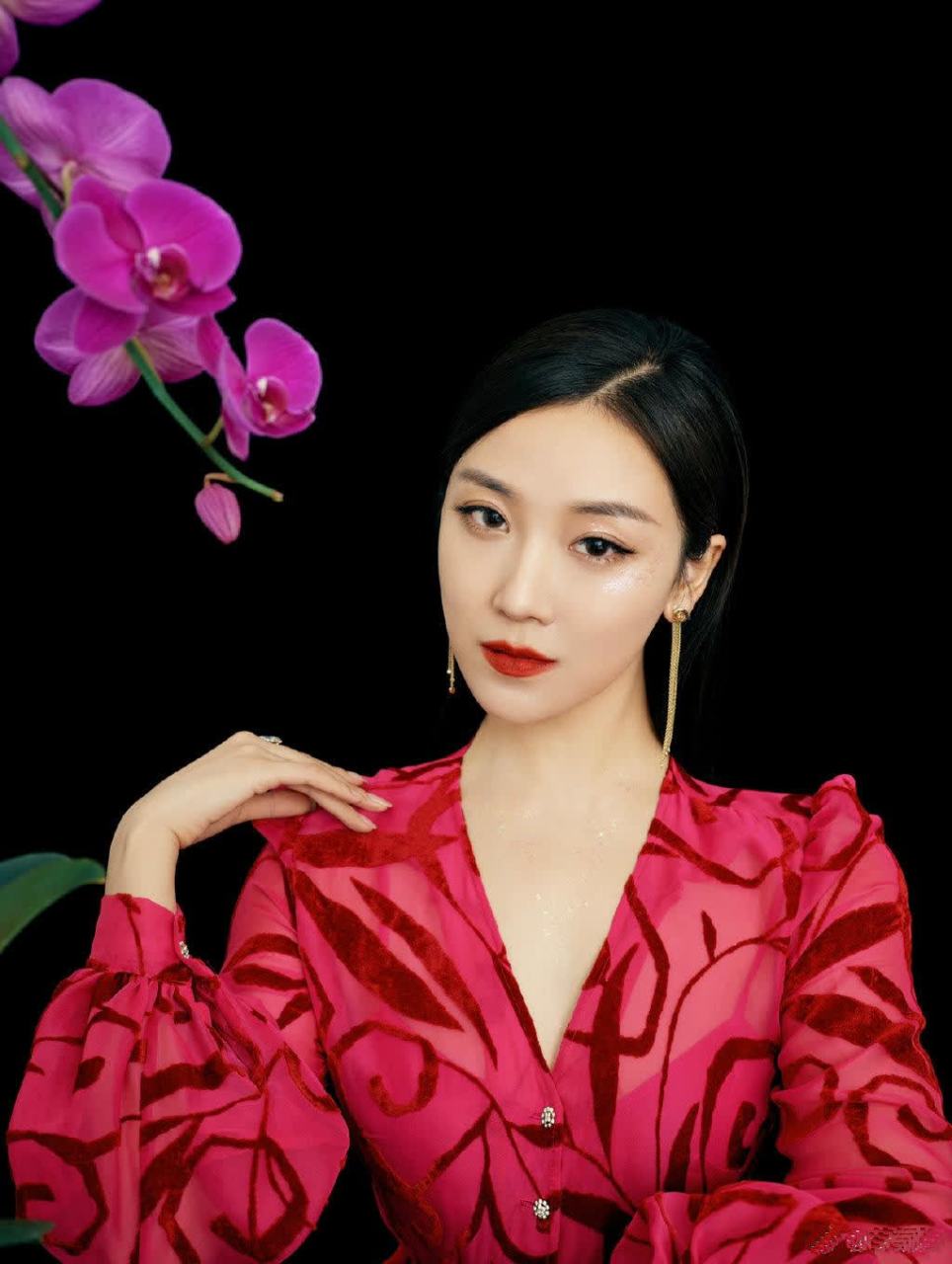 菅纫姿,大红时尚之美