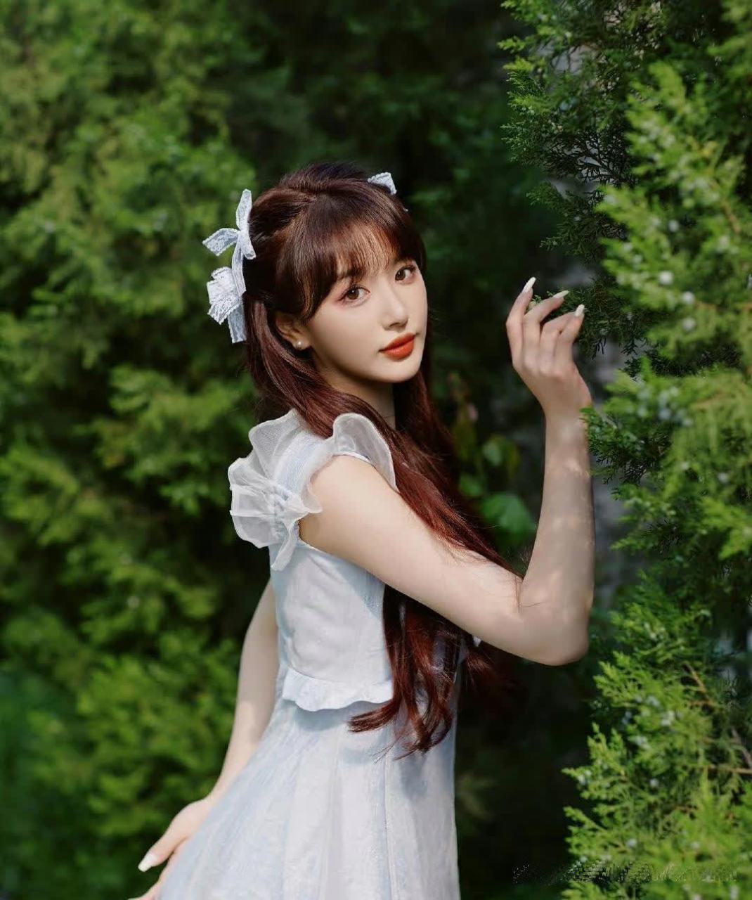 孔雪儿白色公主裙