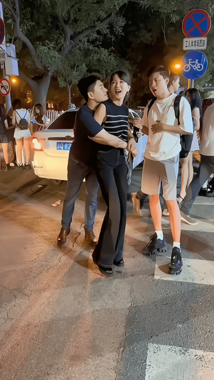 热恋中的情侣有多腻歪呢?