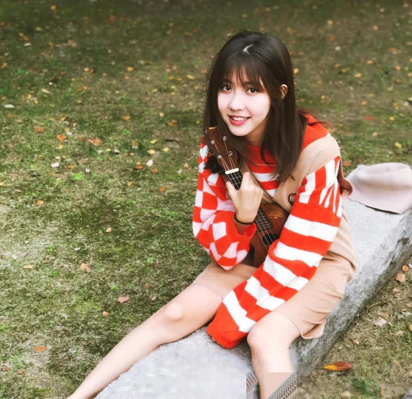 李梦颖深秋外拍甜美写真