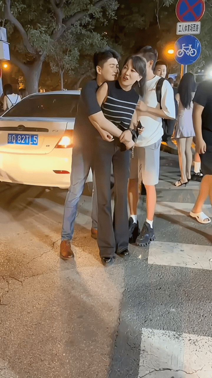 热恋中的情侣有多腻歪呢?