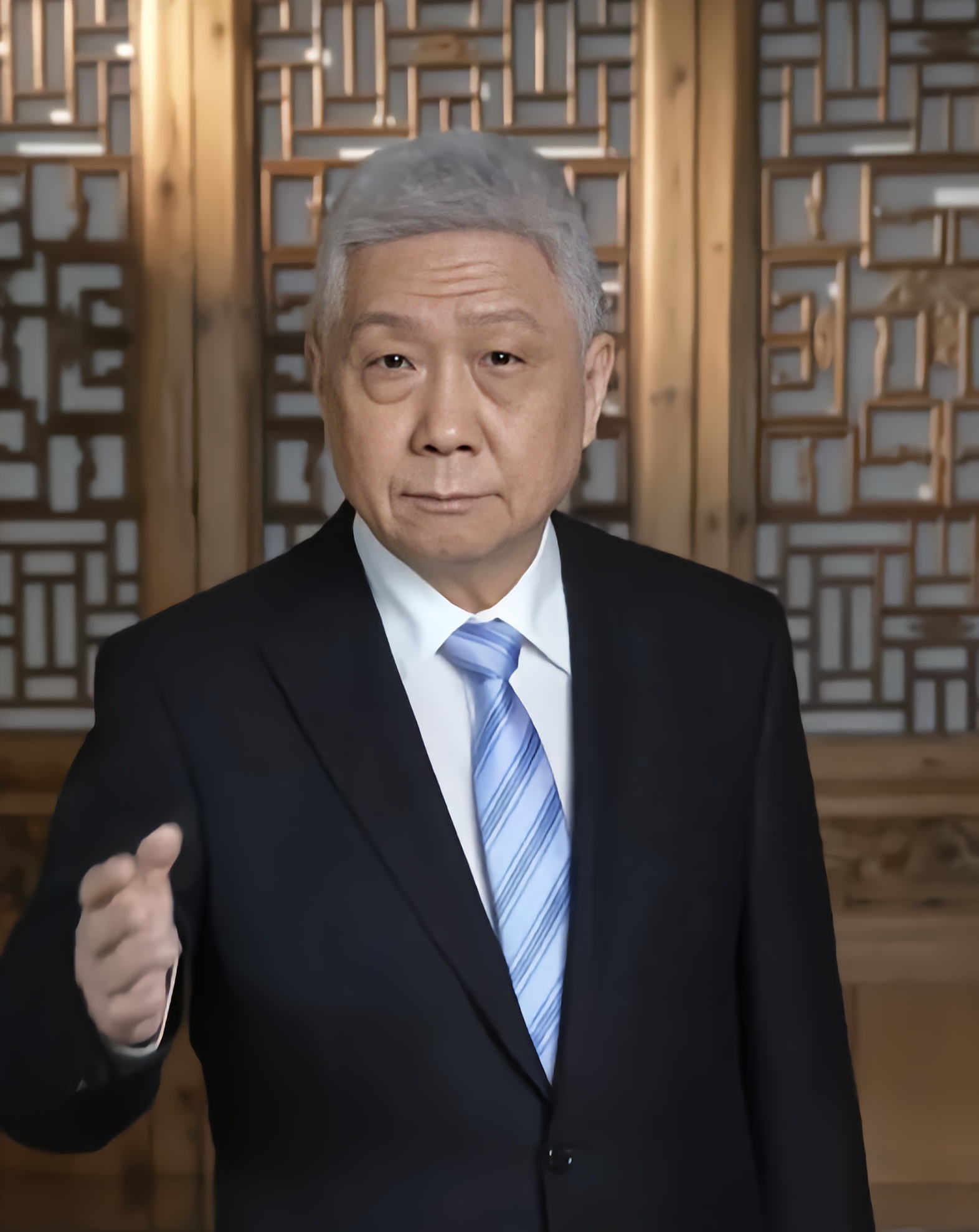 马未都说我见过一个最嘚瑟的富豪来到他的公司大堂等他左右看看他