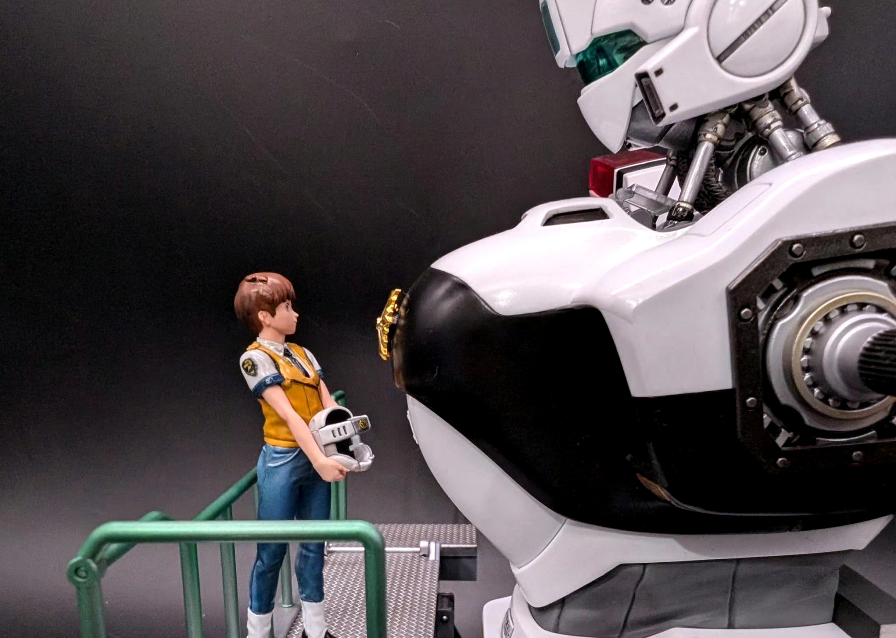 模型欣赏:机动警察 英格拉姆胸像,再现了泉野明初次与1号机见面的场景