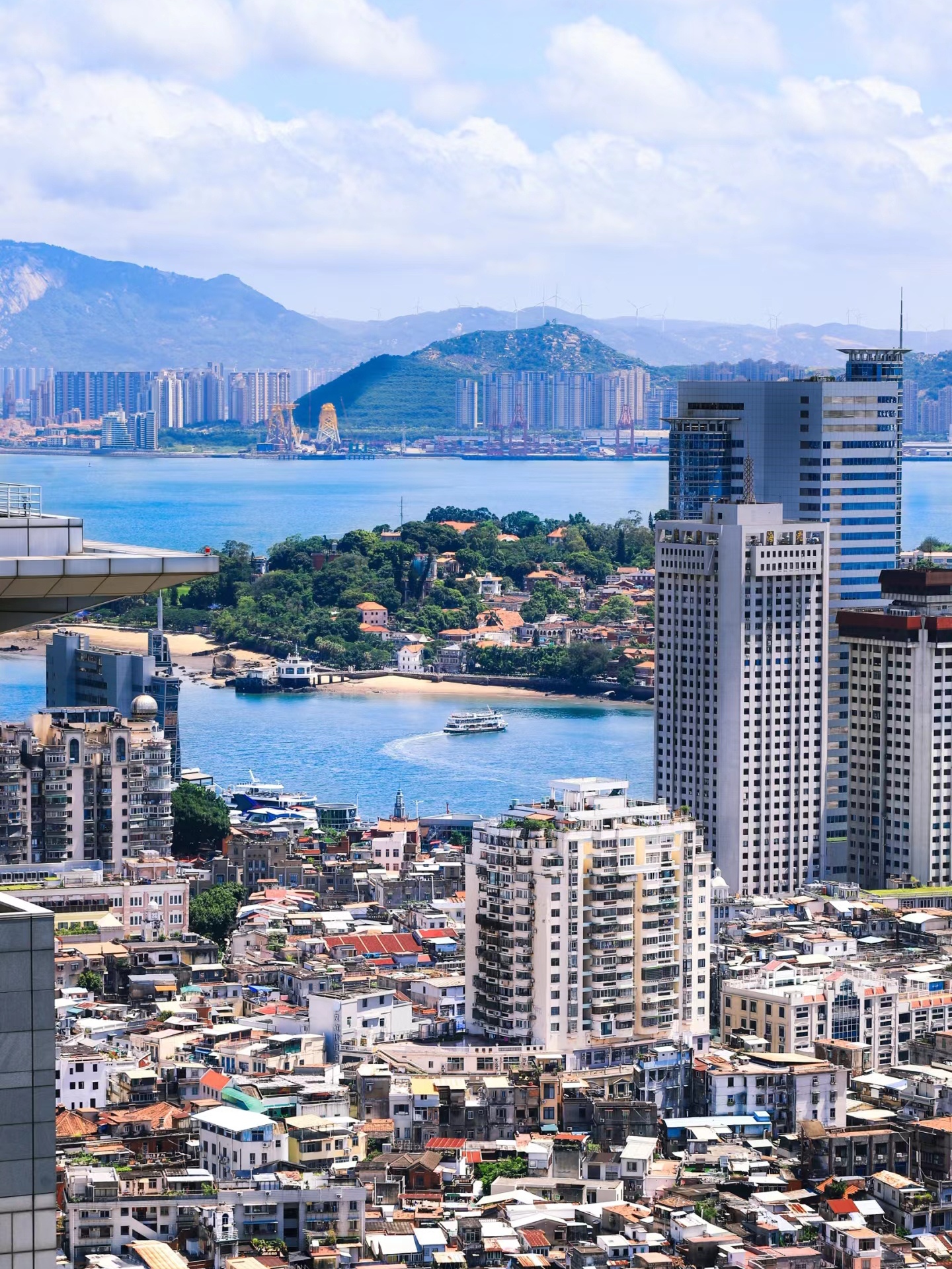 厦门不愧是福建城市建设的天花板,158平方公里的厦门岛上高楼林立