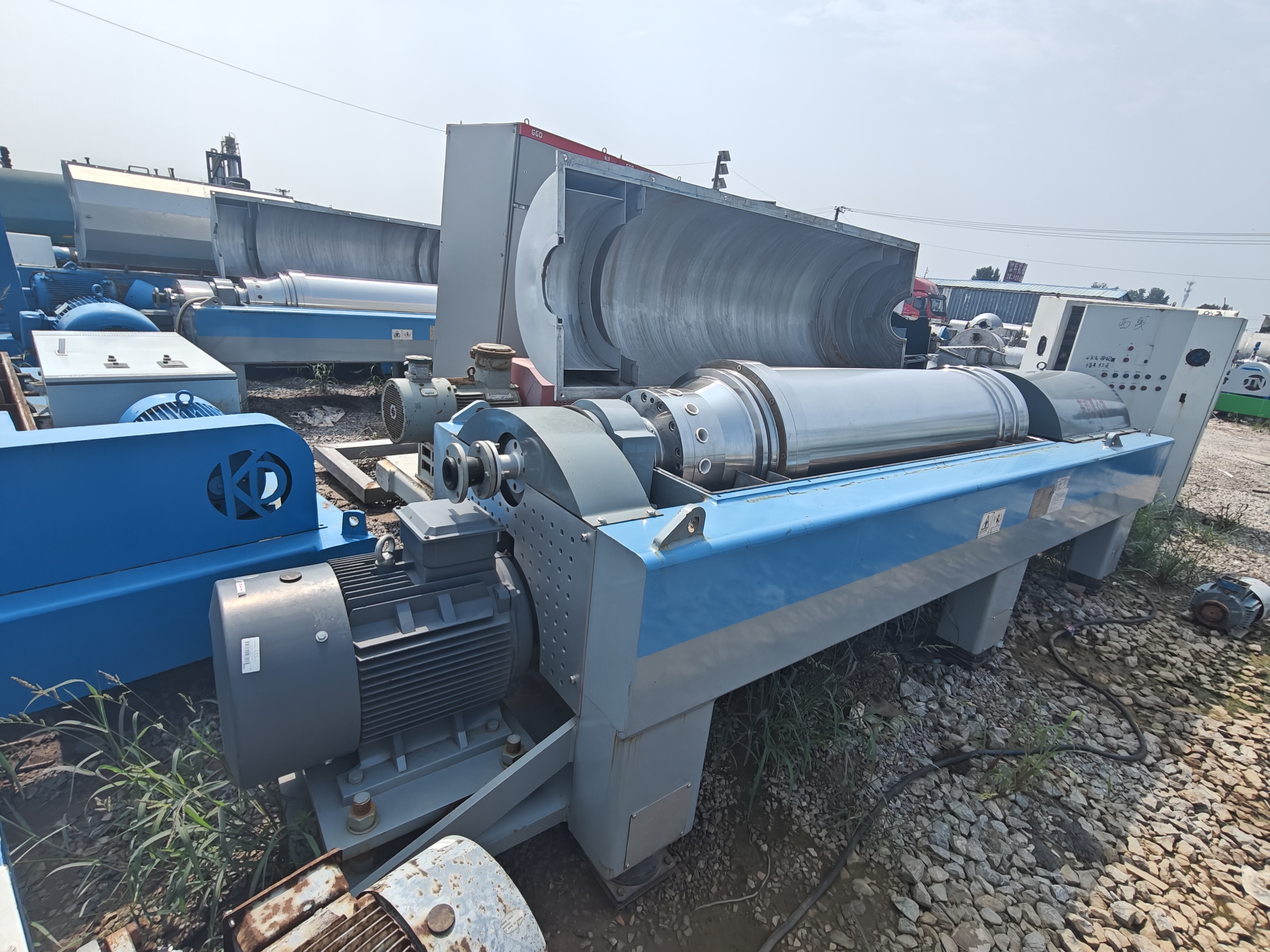 出售多台530型卧式螺旋卸料沉降离心机,成色完美,准新机