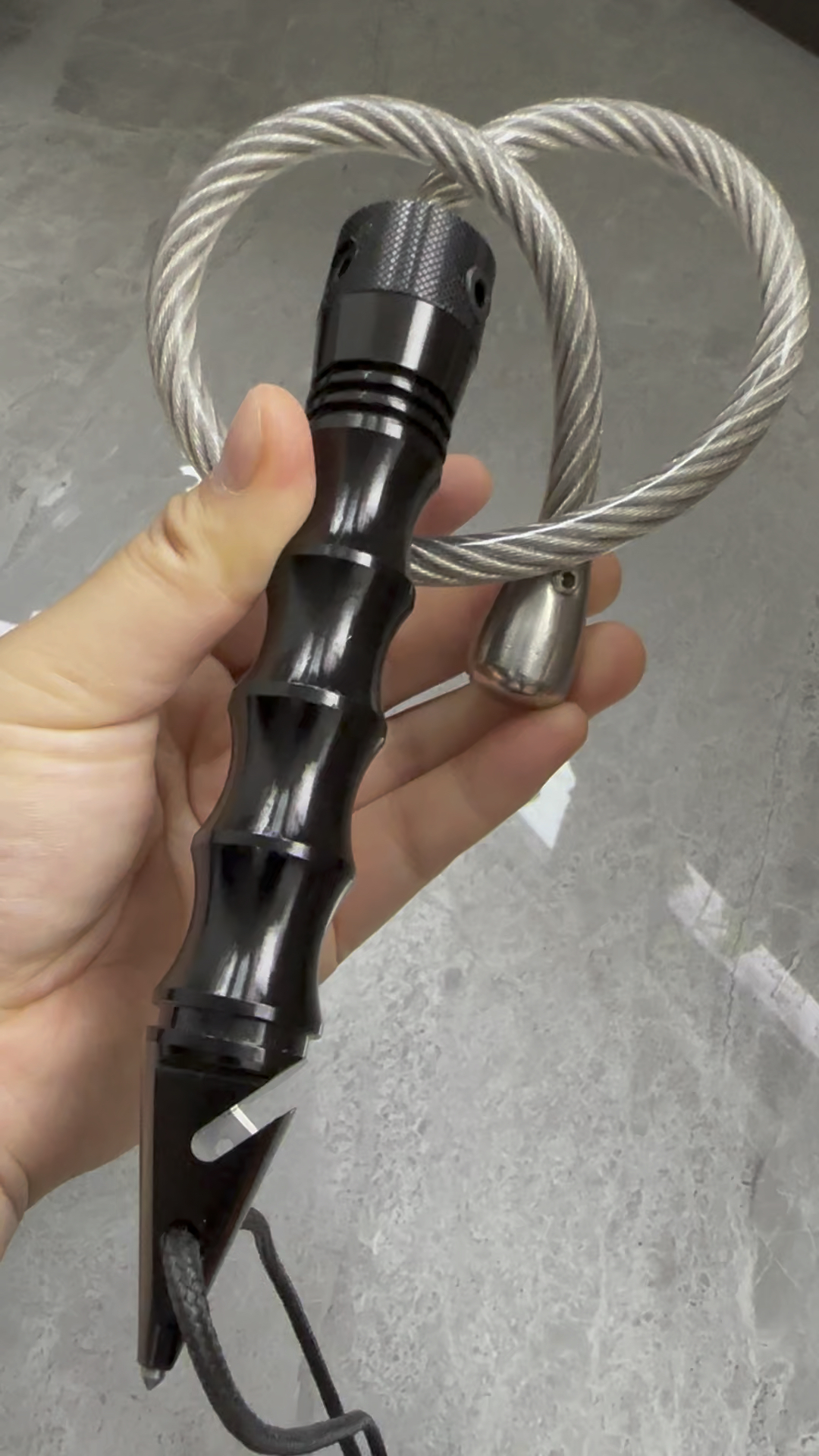 战术鞭拆卸钢丝鞭加强型鞭头多功能防身破窗器割绳款鞭子