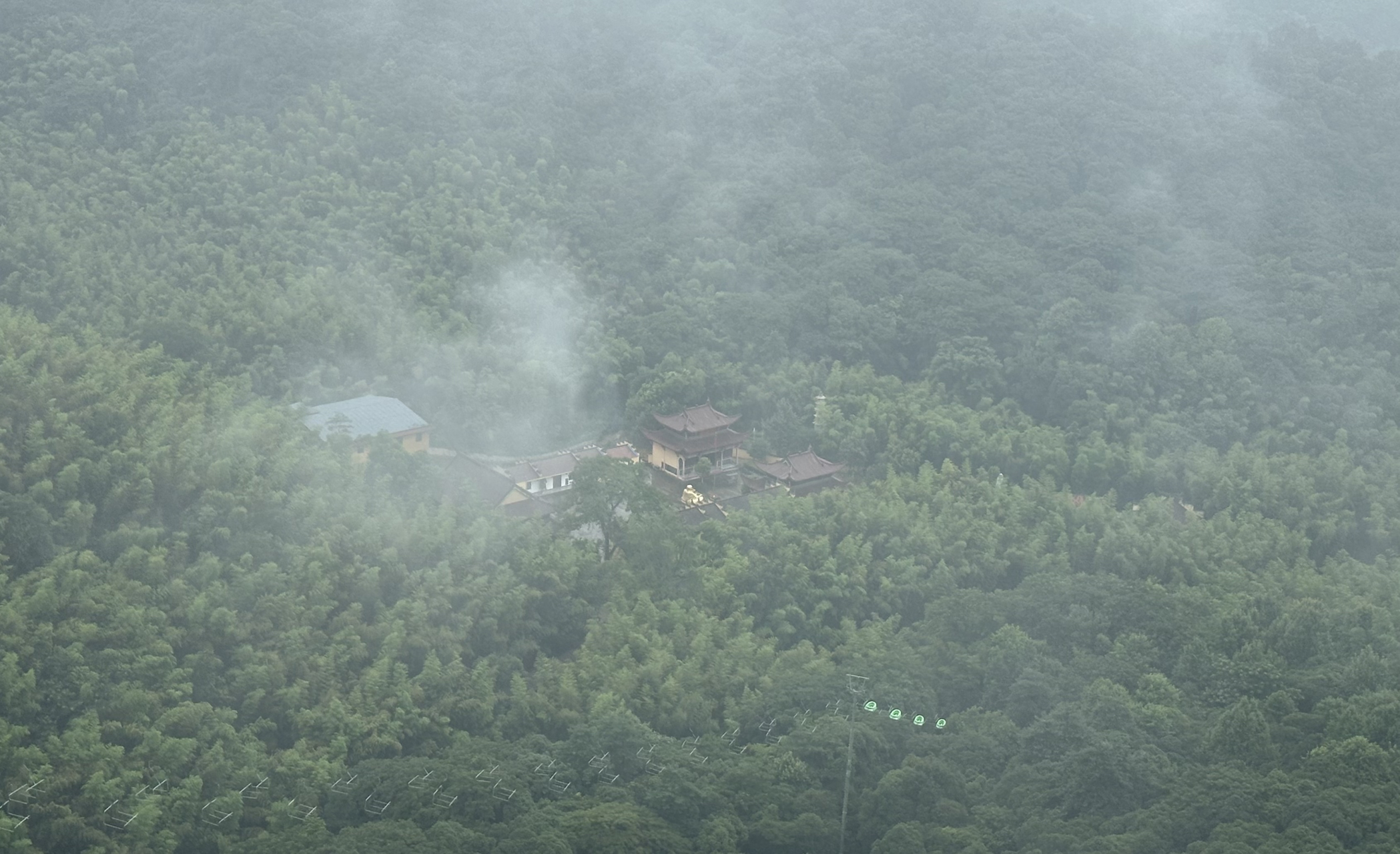 山高水长,青灯古佛 和公司争论了半天 哪个更有意境呢