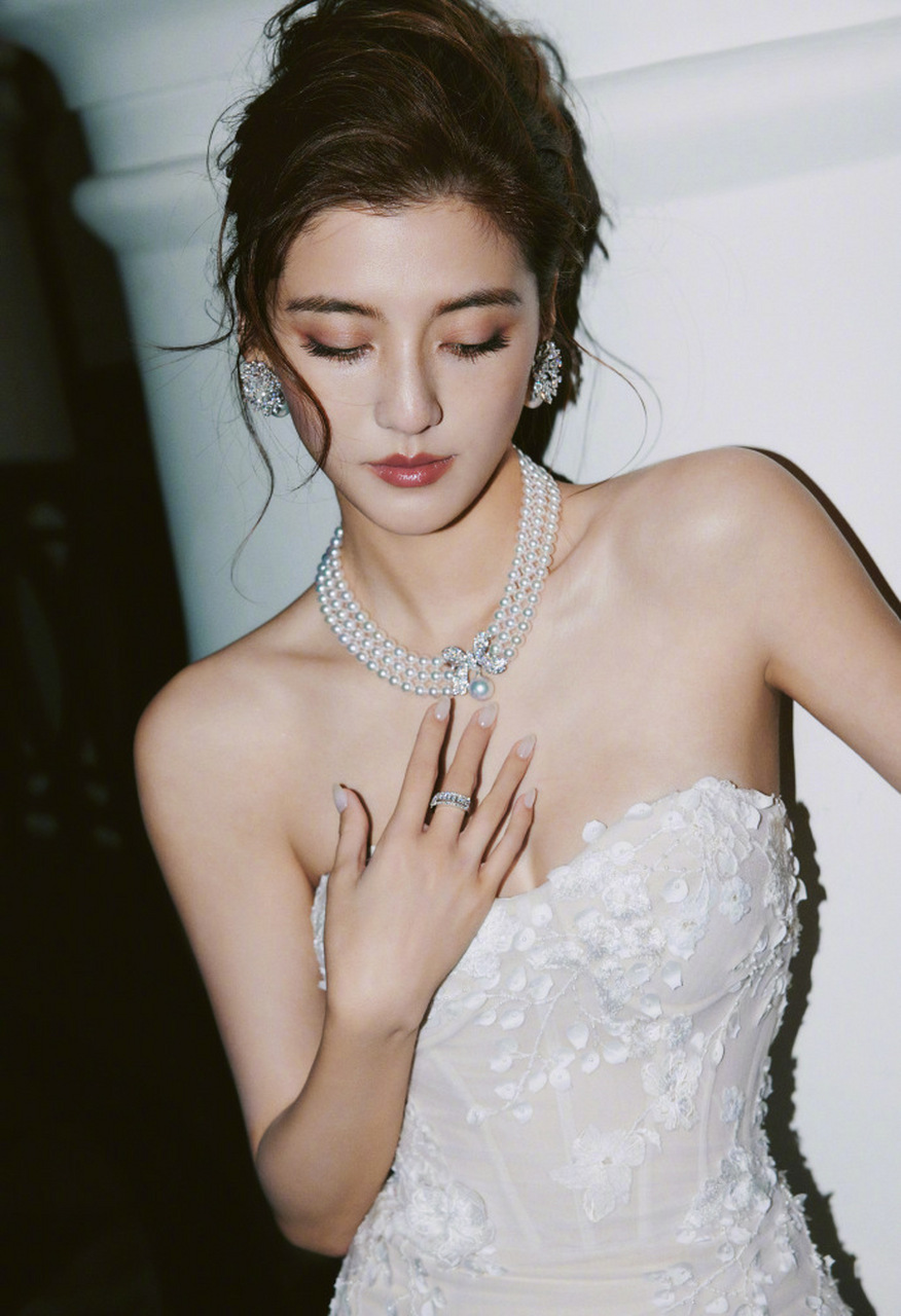 经常刷到林峰老婆张馨月,她的生活就是到处吃喝玩乐,果然干得好不如