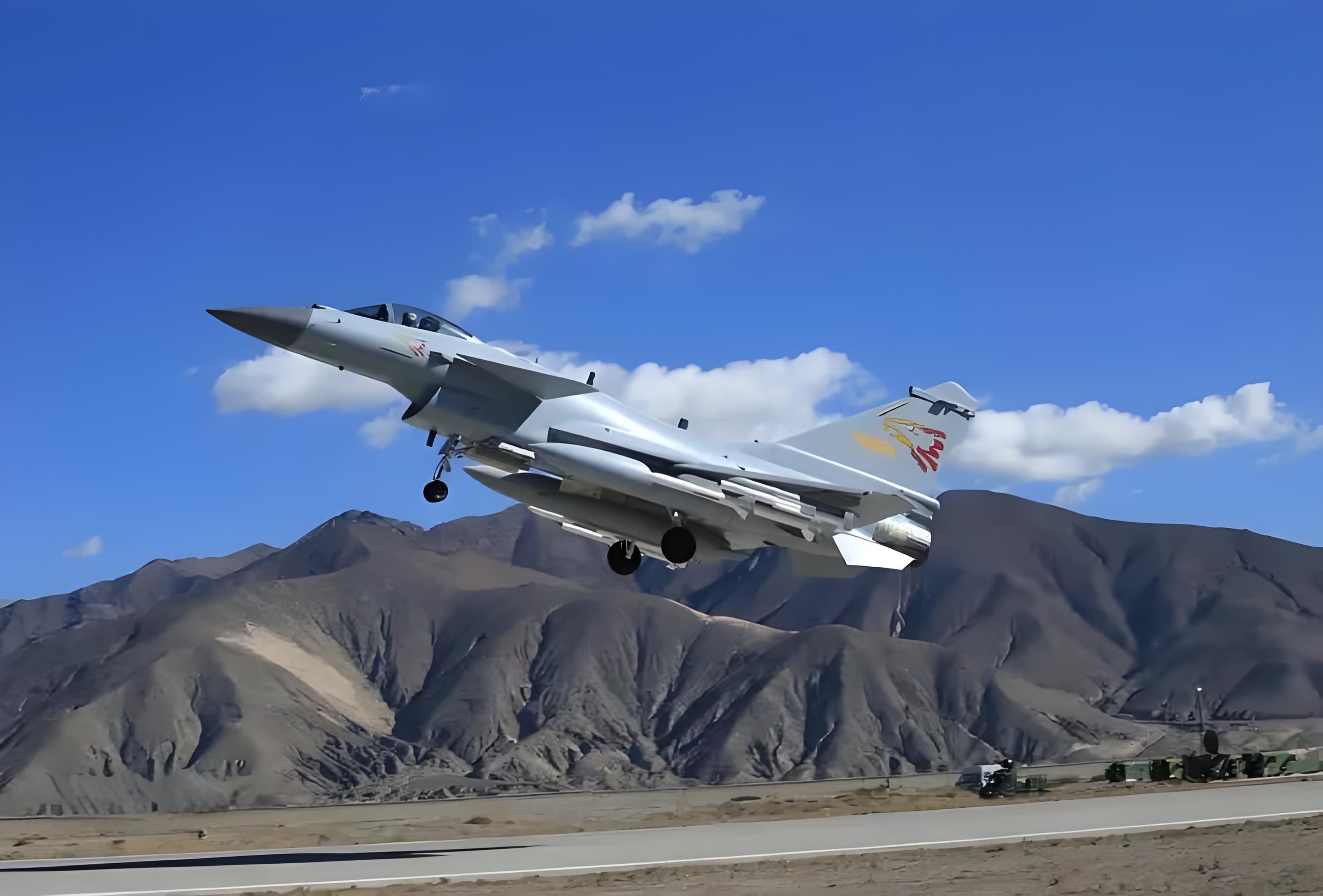 中国空军目前拥有两款四代半战机,一款是成飞的歼10c战机,另一款是