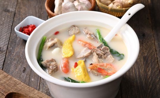 营养丰富健康汤品:三鲜排骨汤的做法