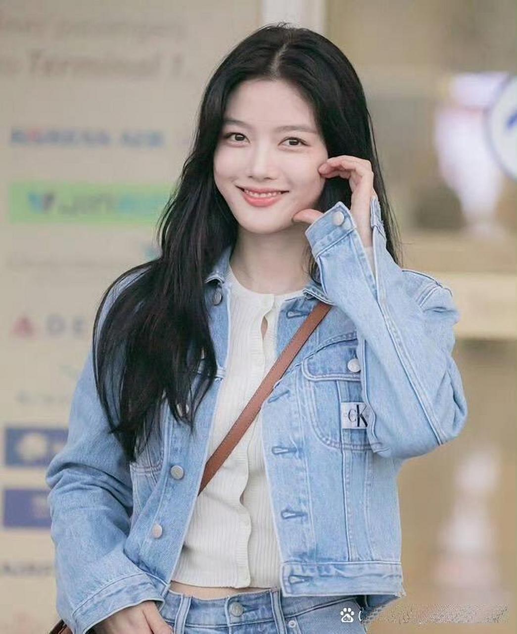 金裕贞机场照好美,青春少女感十足