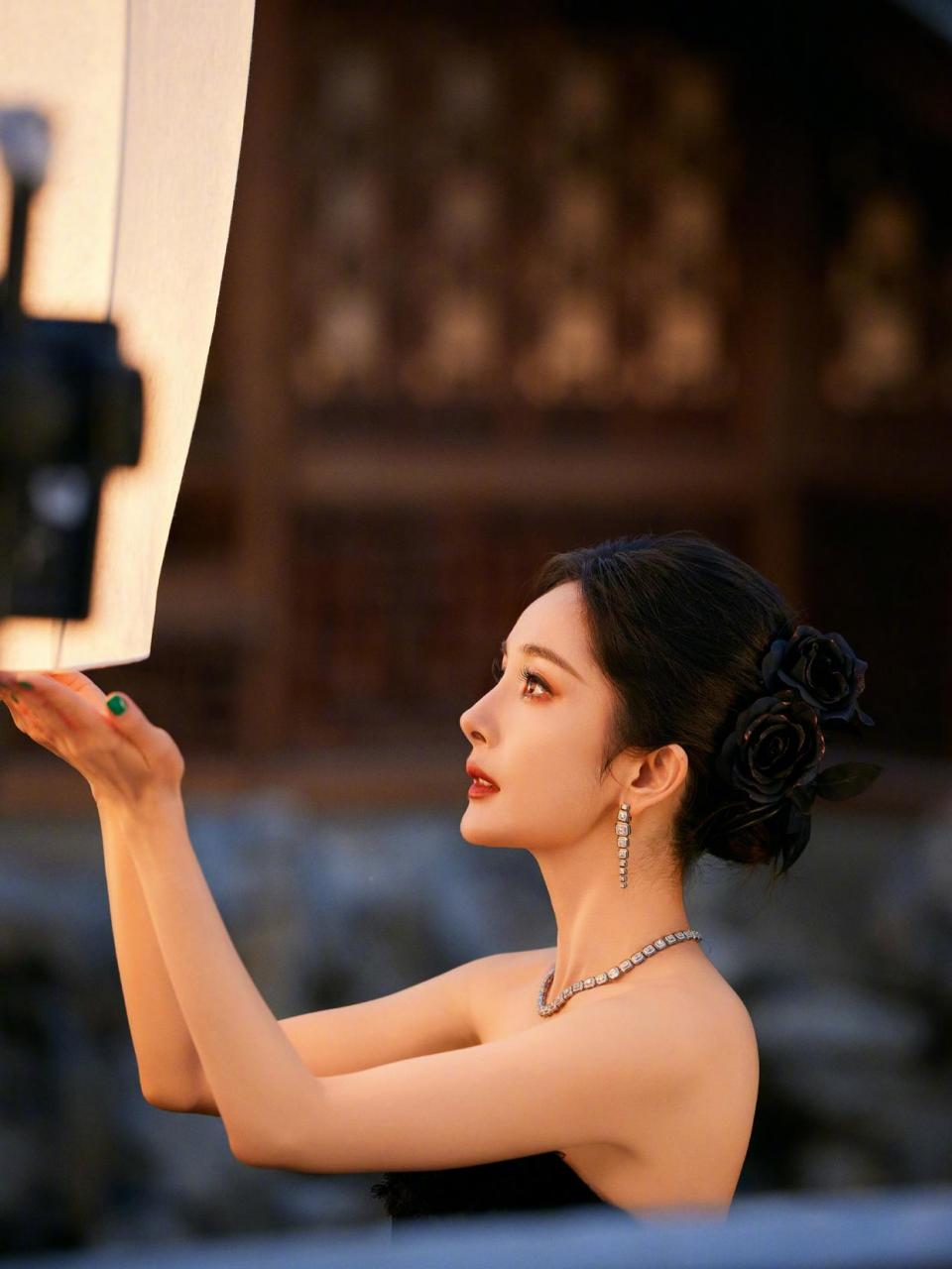 杨幂红毯造型   这样看上去好漂亮呀