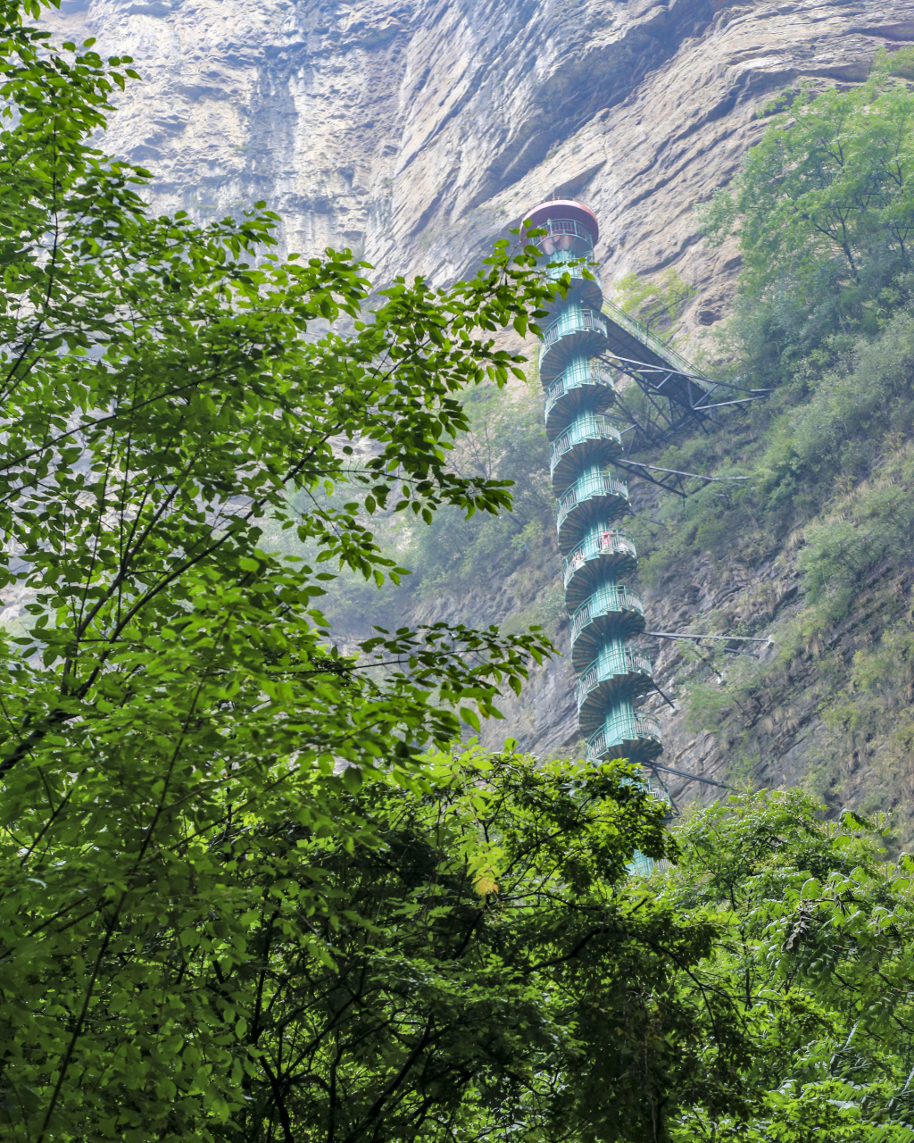 王相岩景区简介  王相岩景区,地处太行大峡谷西侧,位于河南省林州市石