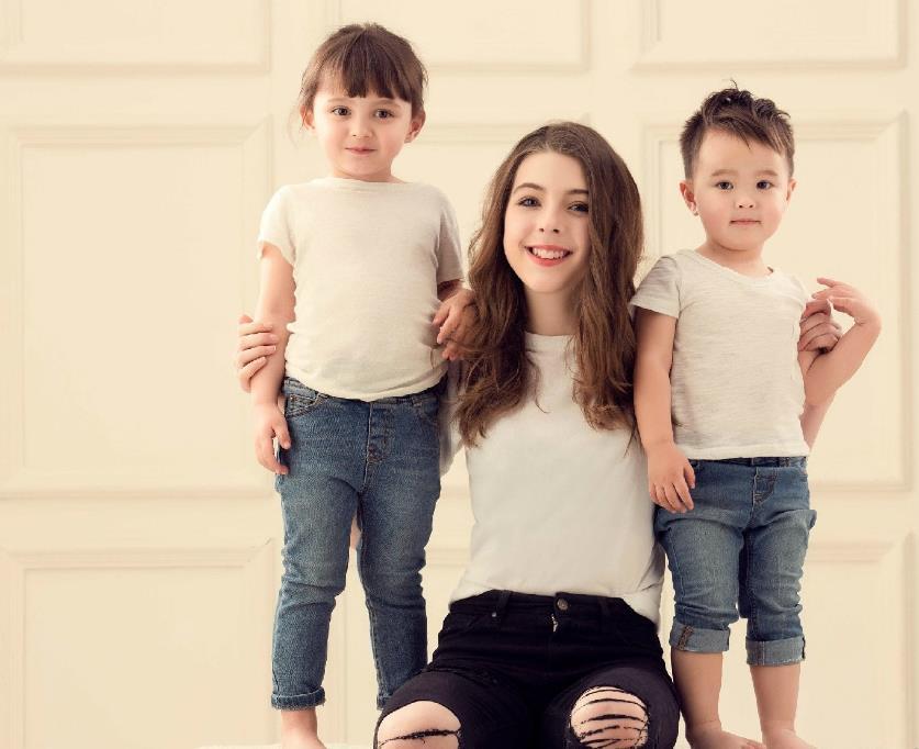 马雅舒儿女近照曝光,米雅高高瘦瘦长得像同父异母姐姐,颜值好高