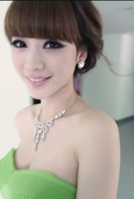 为钱出道,借胸上位,娱乐圈最后一位尤物,竟是现代"樊胜美"?