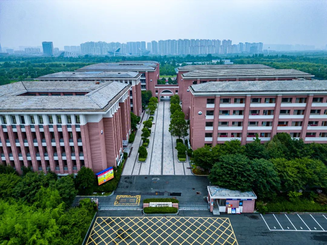 生态新城管委会建设,市教育局直属,江苏省淮阴中学负责管理的普通高中
