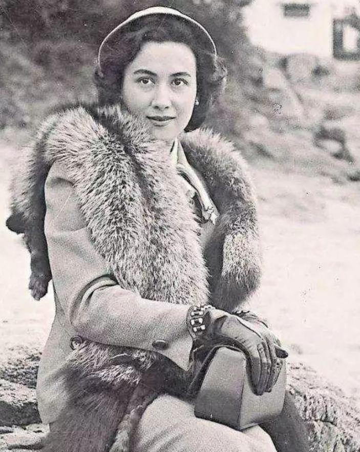 赌王原配黎婉华:死后都没能与丈夫何鸿燊合葬,童话里都是骗人的